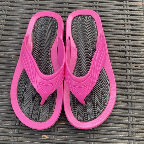 Girls hard plastic flip flops - Picture 3 of 5